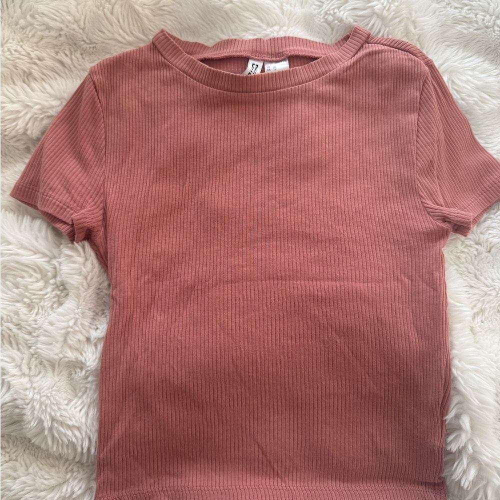 Divided coral ribbed crop-top